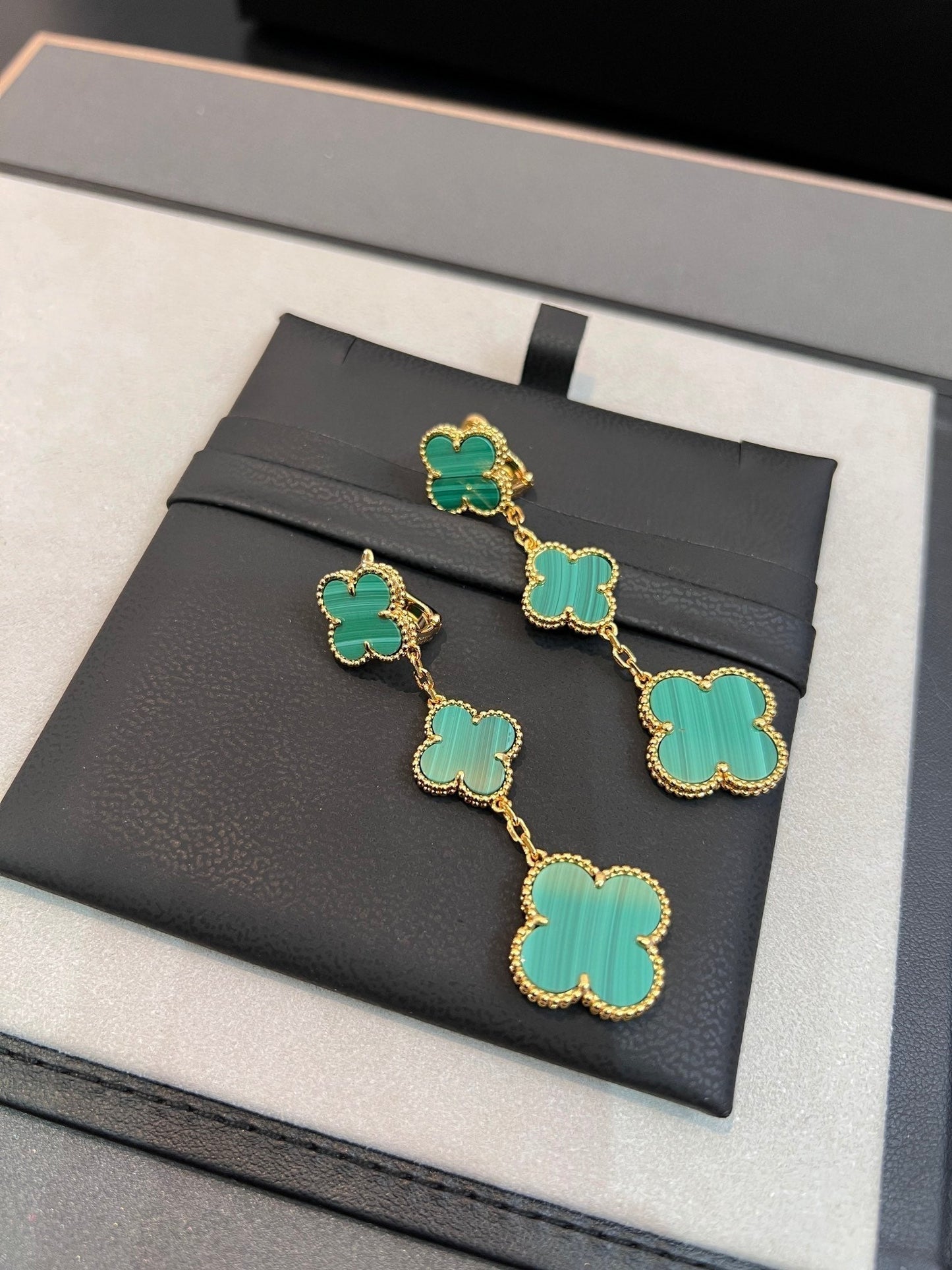 [Glow Muse]CLOVER MALACHITE 3 MOTIFS GOLD