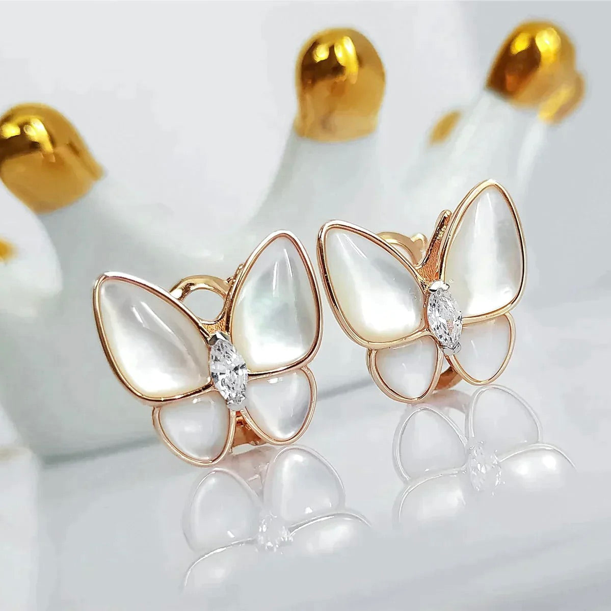 [Glow Muse]BUTTERFLY MOP DIAMOND EARRINGS