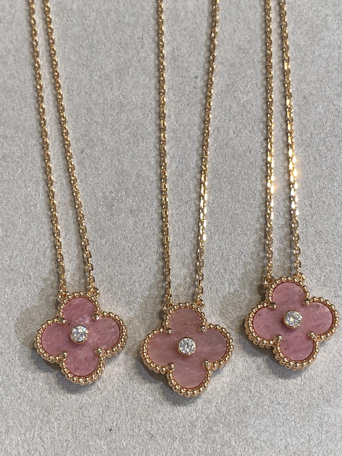[Glow Muse]CLOVER 15MM DIAMOND RHODONITE NECKLACE