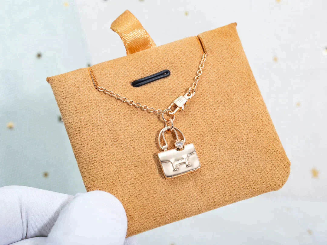 [Glow Muse]AMULETTE PEDANT ROSE GOLD NECKLACE