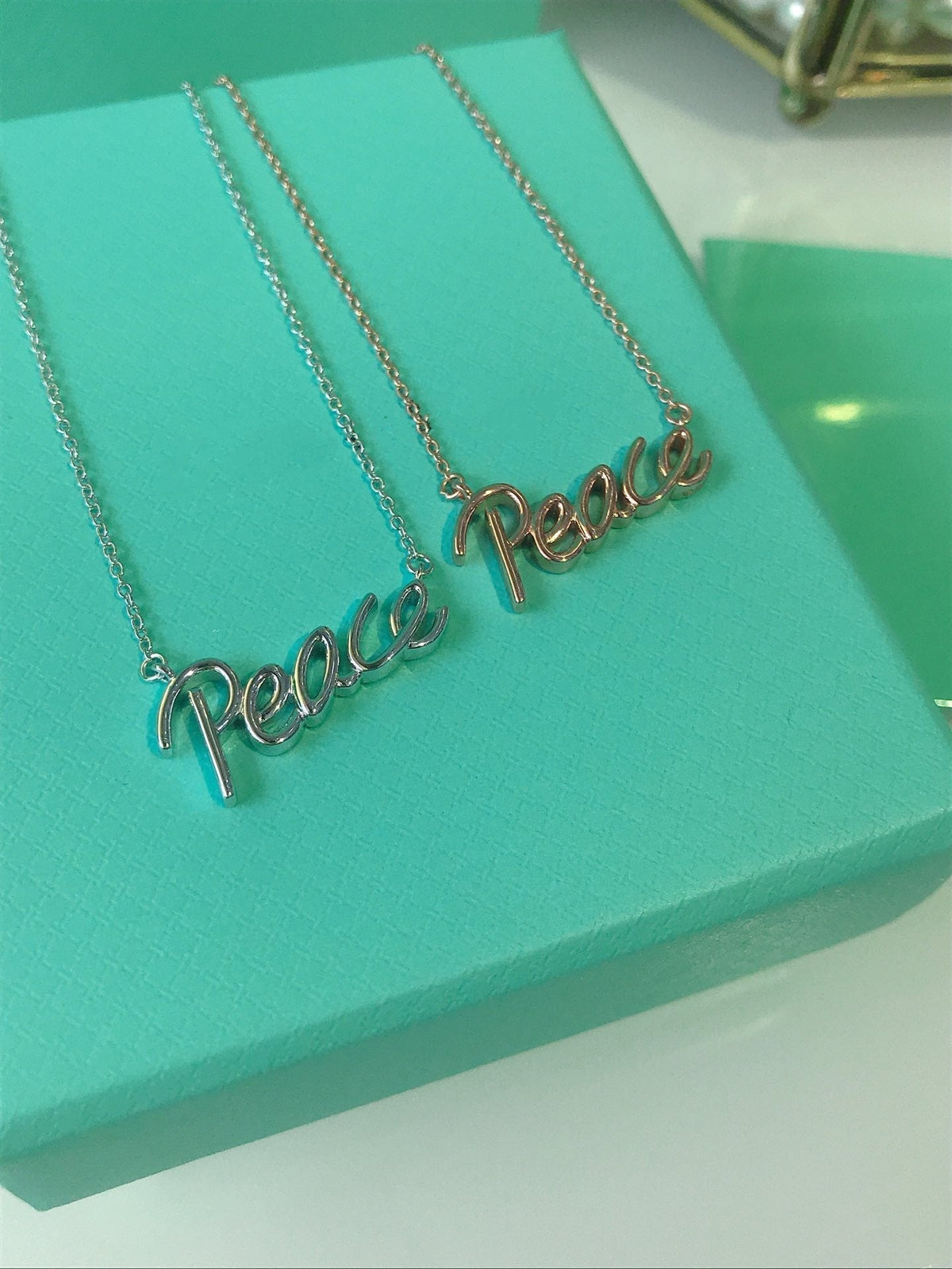 [Glow Muse ]PEACE TEXT PEDANT NECKLACE