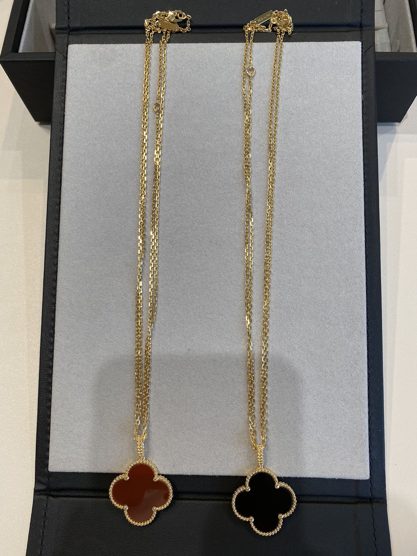 [Glow Muse]CLOVER 25MM NECKLACE GOLD CARNELIAN