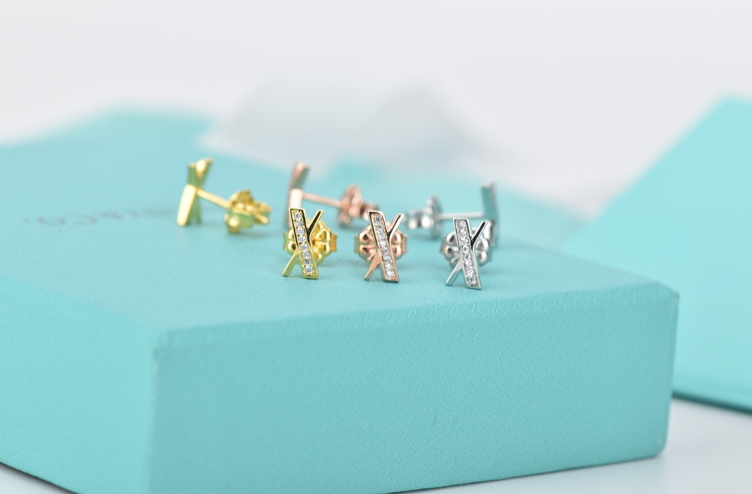 [Glow Muse ]ATLAS DIAMOND STUD EARRINGS