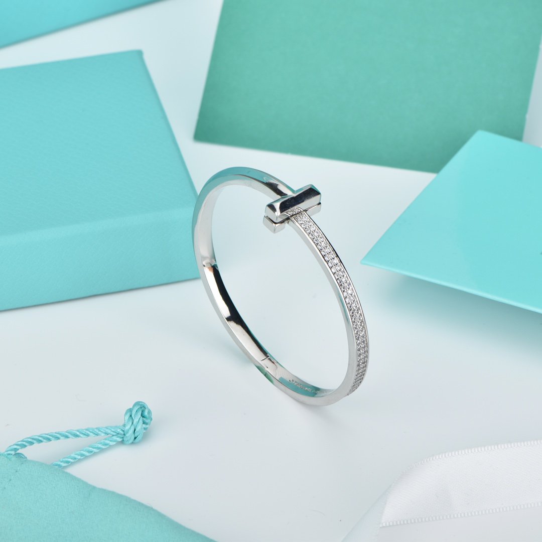 [Glow Muse ]WIDE DIAMONDS HINGED BANGLE