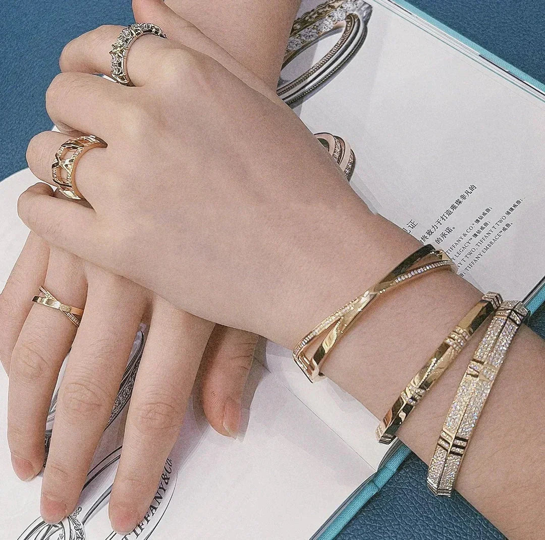 [Glow Muse ]NARROW HINGED BANGLEIN WITH DIAMONDS SMALL