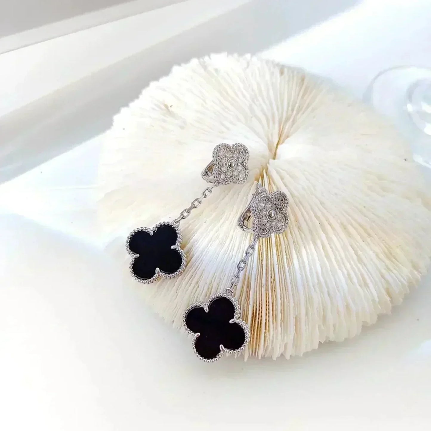 [Glow Muse]CLOVER 2 MOTIFS  DIAMOND ONYX EARRINGS SILVER