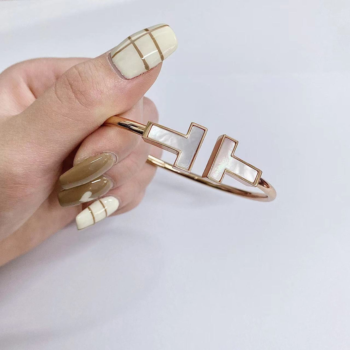 [Glow Muse ]T WIDE MOP OPEN BRACELET