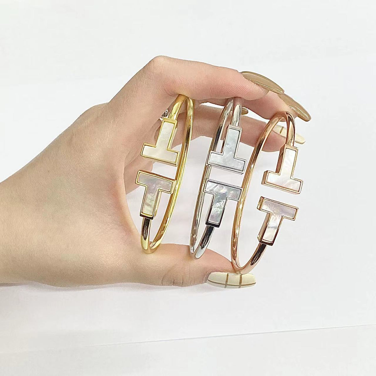 [Glow Muse ]T WIDE MOP OPEN BRACELET