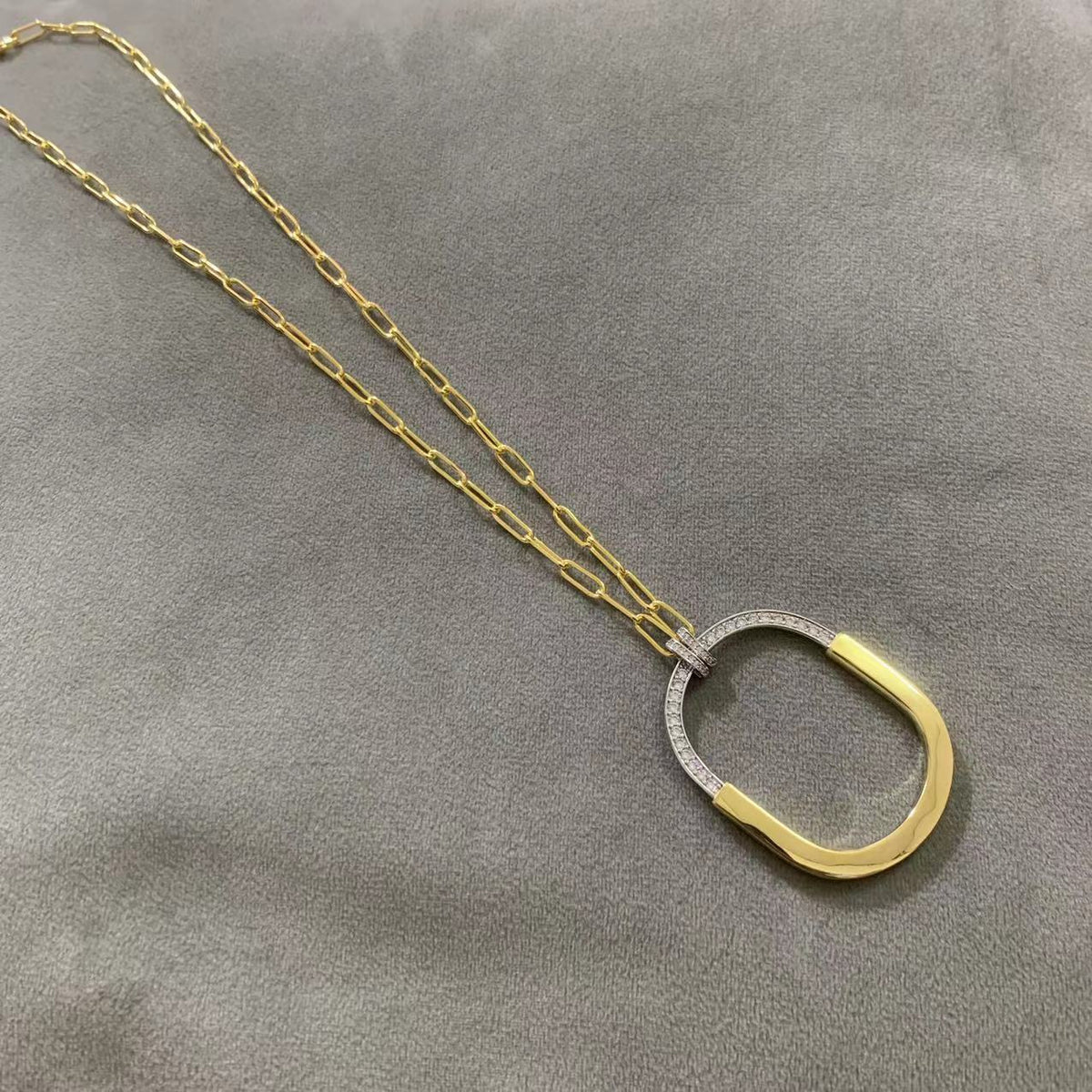 [Glow Muse ]LOCK DIAMOND NECKLACE