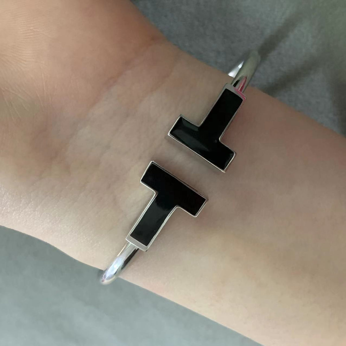 [Glow Muse ]T WIDE ONYX OPEN BRACELET