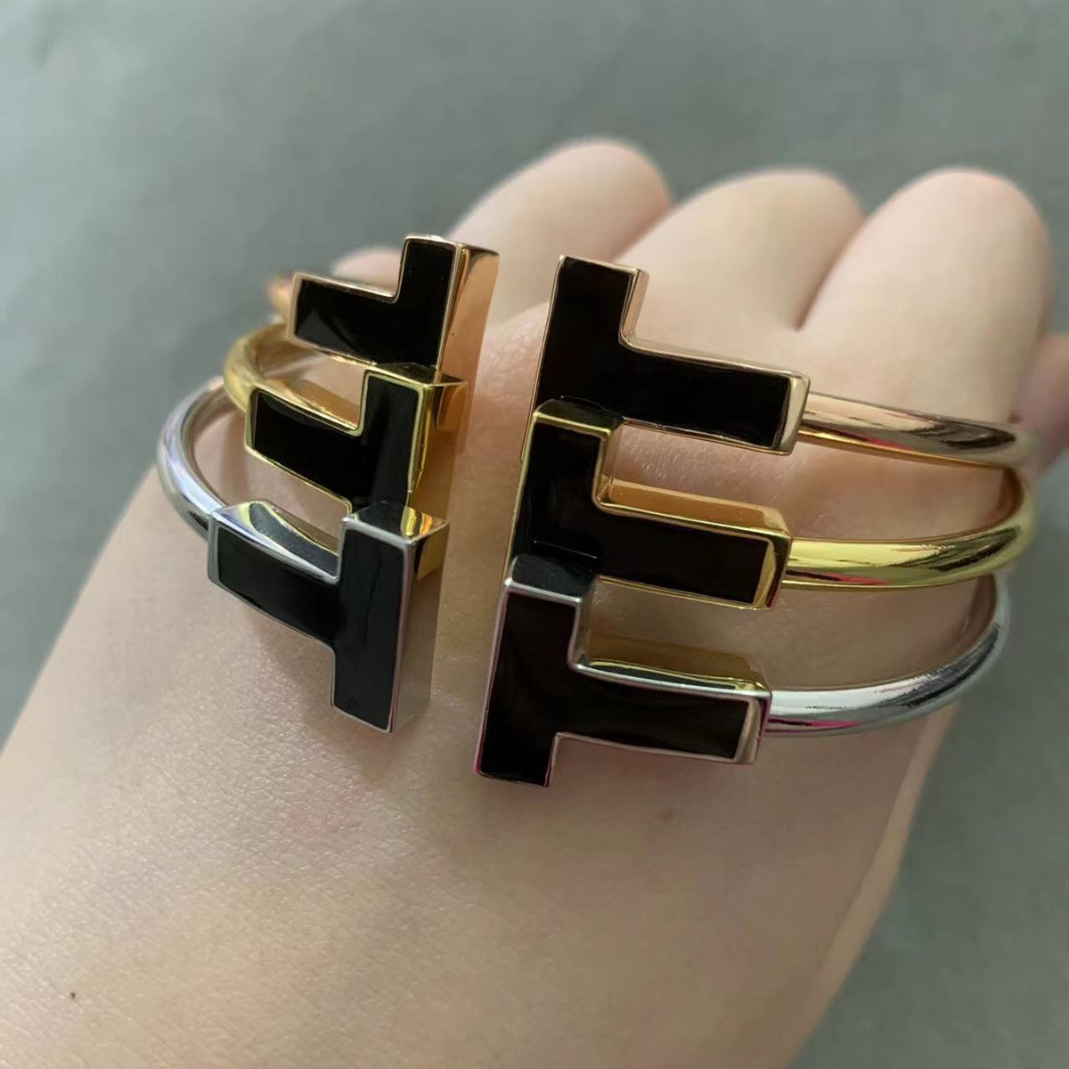 [Glow Muse ]T WIDE ONYX OPEN BRACELET