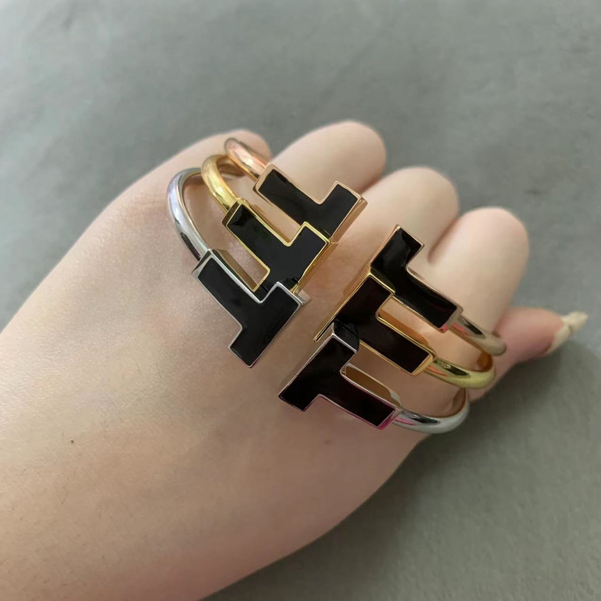 [Glow Muse ]T WIDE ONYX OPEN BRACELET