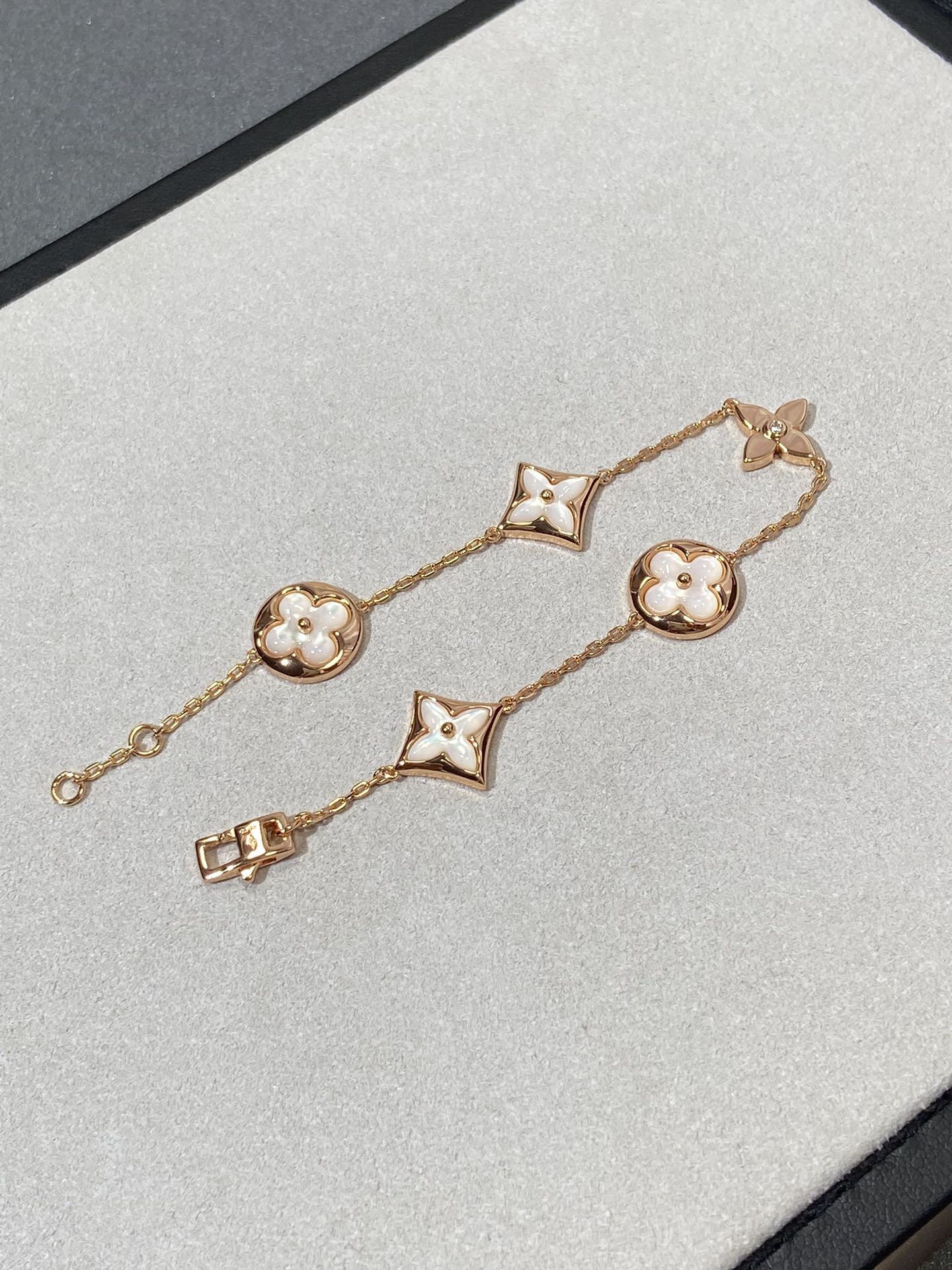 [Glow Muse]STAR AND SUN 5 MOTIF MOP PINK GOLD BRACELET