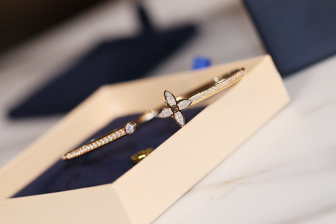 [Glow Muse]IDYLLE GOLD OPEN BRACELET DIAMOND PAVED