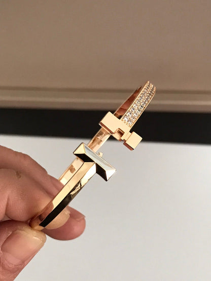 [Glow Muse ]T1 WIDE DIAMOND HINGED BANGLE PINK GOLD