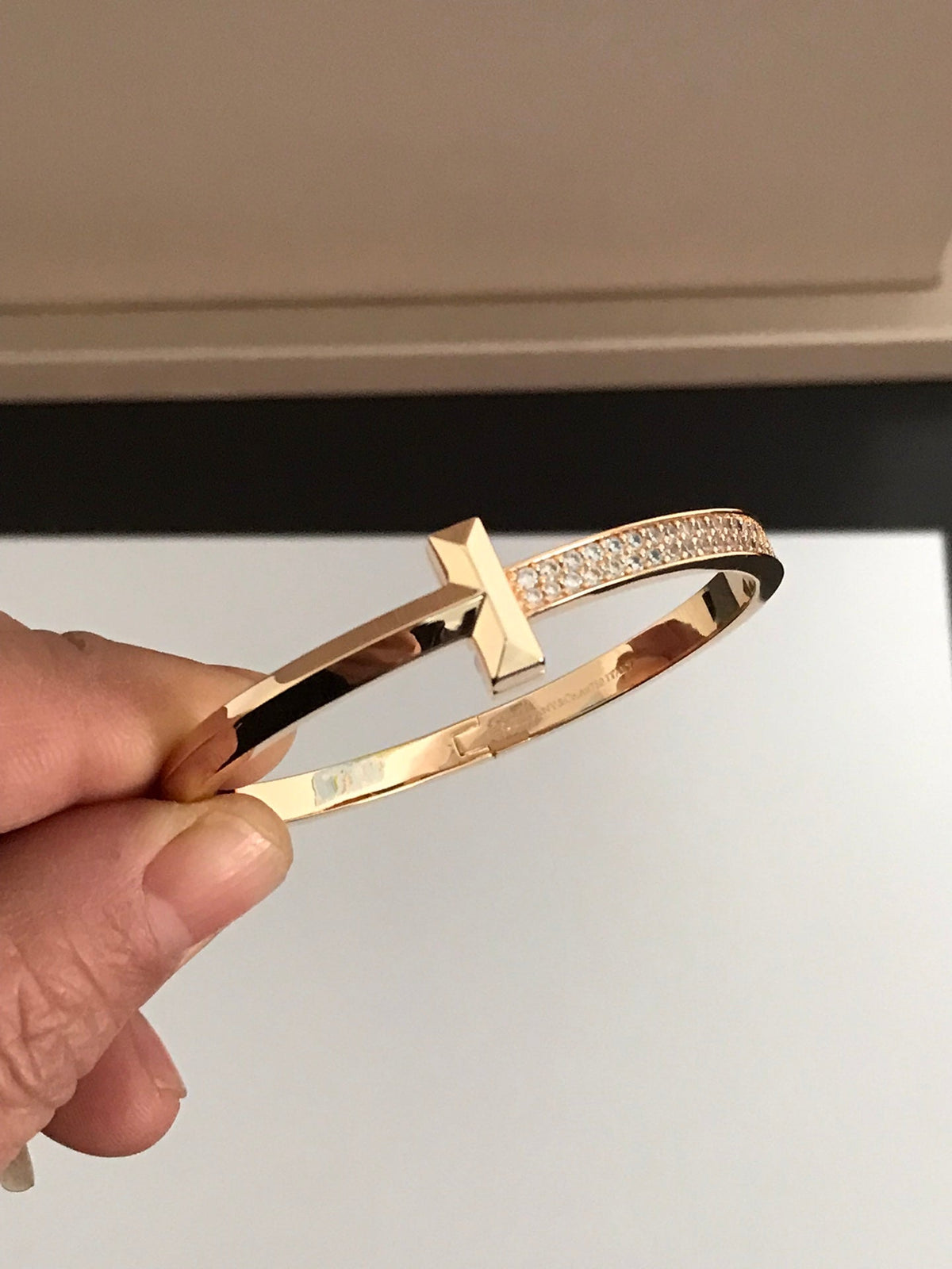 [Glow Muse ]T1 WIDE DIAMOND HINGED BANGLE PINK GOLD