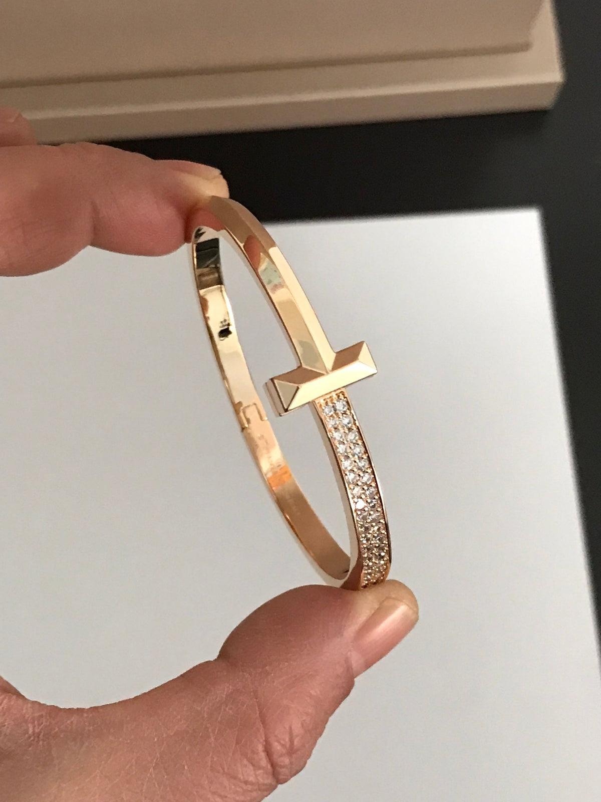 [Glow Muse ]T1 WIDE DIAMOND HINGED BANGLE PINK GOLD