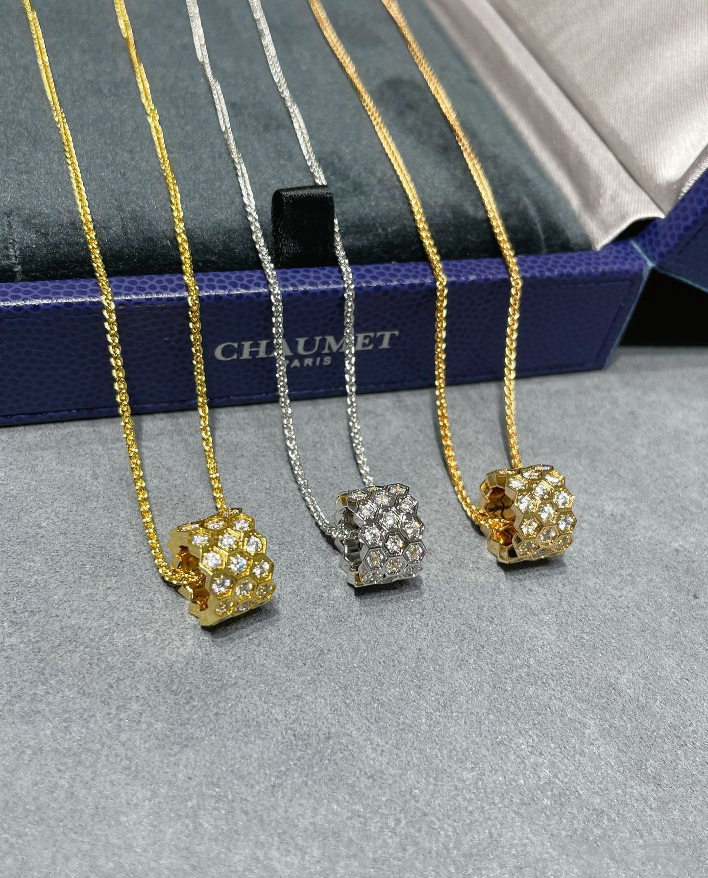 [Glow Muse]BEE LOVE DIAMOND PAVED 3 ROW NECKLACE
