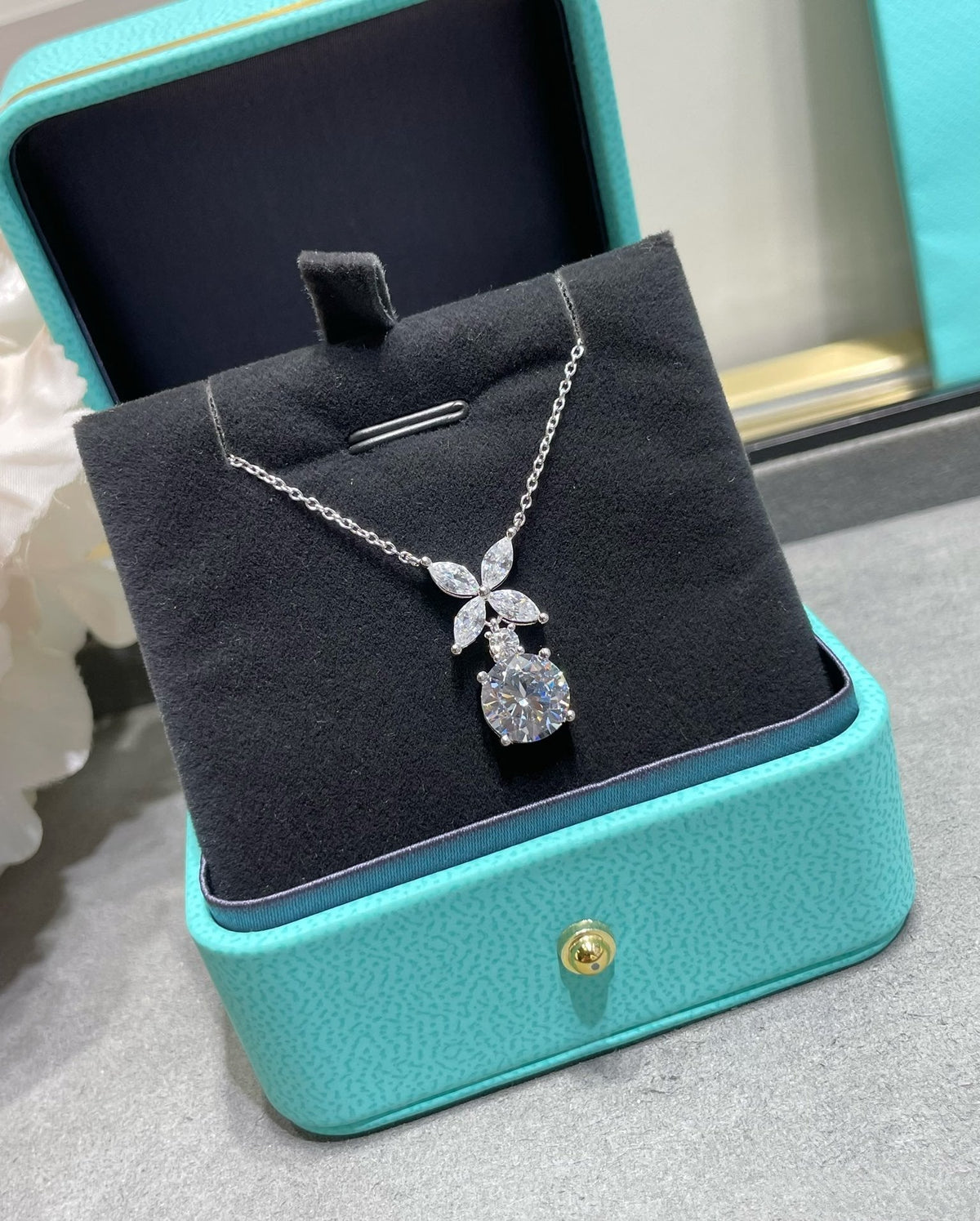 [Glow Muse ]VICTORIA PENDANT SILVER DIAMOND NECKLACE