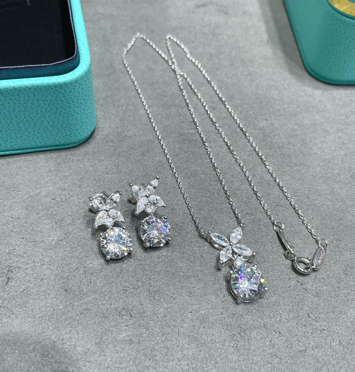 [Glow Muse ]VICTORIA PENDANT SILVER DIAMOND NECKLACE