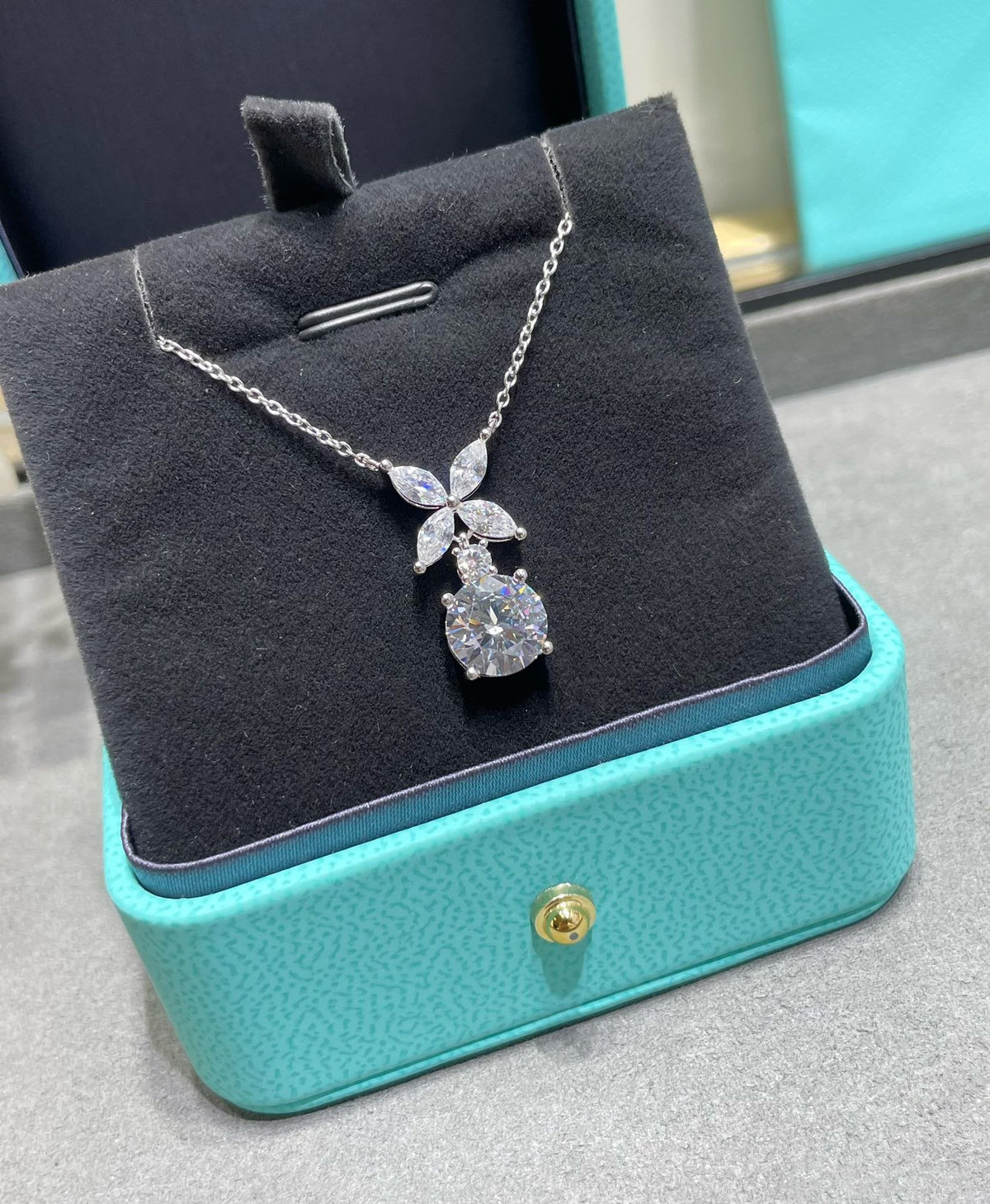 [Glow Muse ]VICTORIA PENDANT SILVER DIAMOND NECKLACE