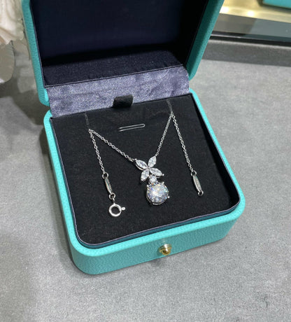 [Glow Muse ]VICTORIA PENDANT SILVER DIAMOND NECKLACE