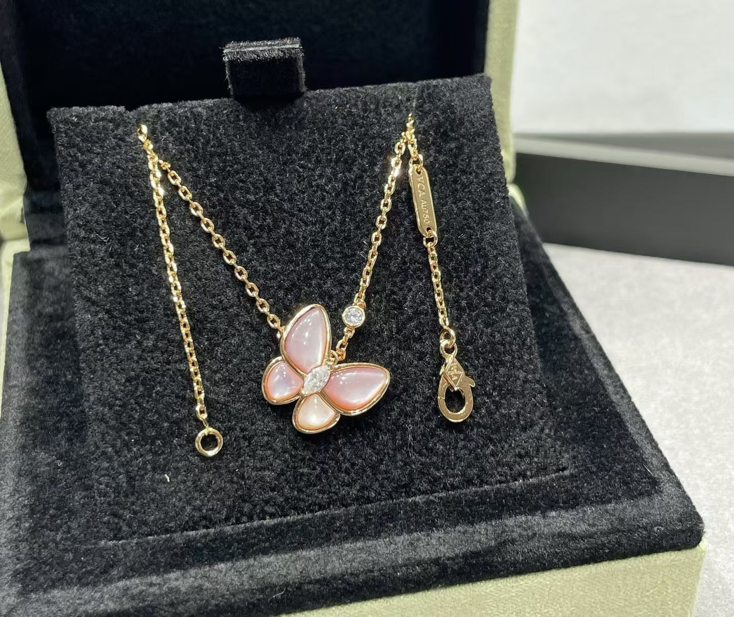 [⭐Glow Muse]BUTTERFLY PINK MOTHER-OF-PEARL DIAMOND NECKLACE