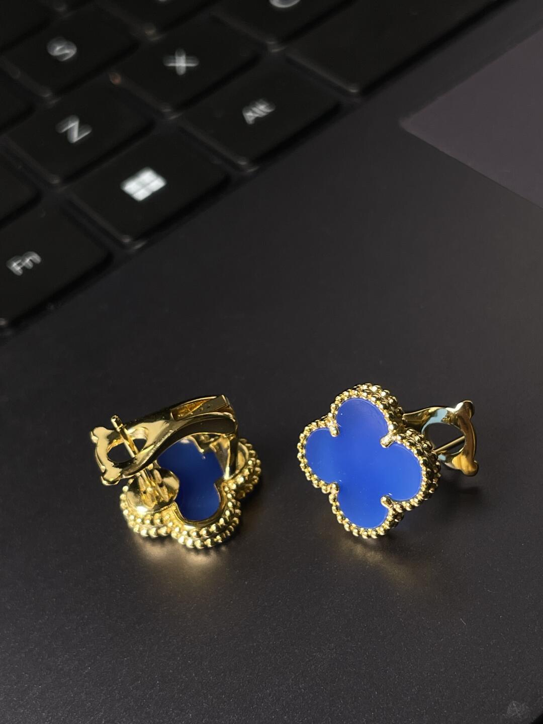 [Glow Muse] クローバーラージ (20mm) 1モチーフ ブルーマザーオブパール スタッドピアス