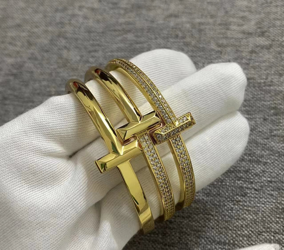 [Glow Muse ]T1 WIDE HINGED BANGLE BRACELET