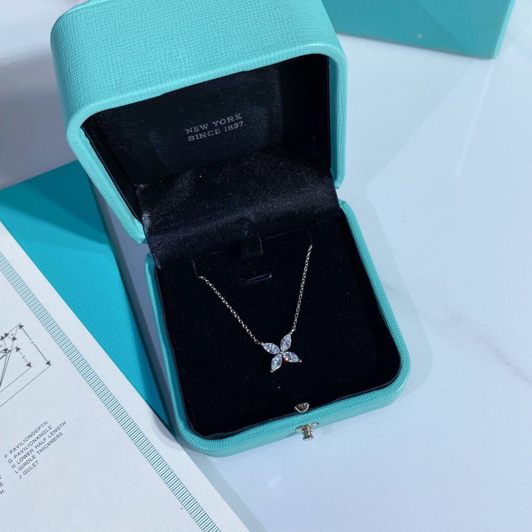 [Glow Muse ]PLATINUM AND DIAMOND VICTORIA PENDANT NECKLACE