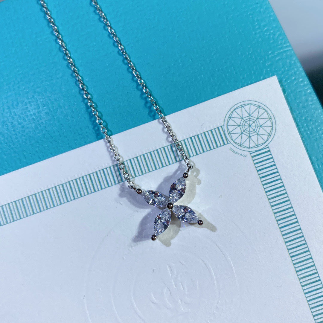 [Glow Muse ]PLATINUM AND DIAMOND VICTORIA PENDANT NECKLACE