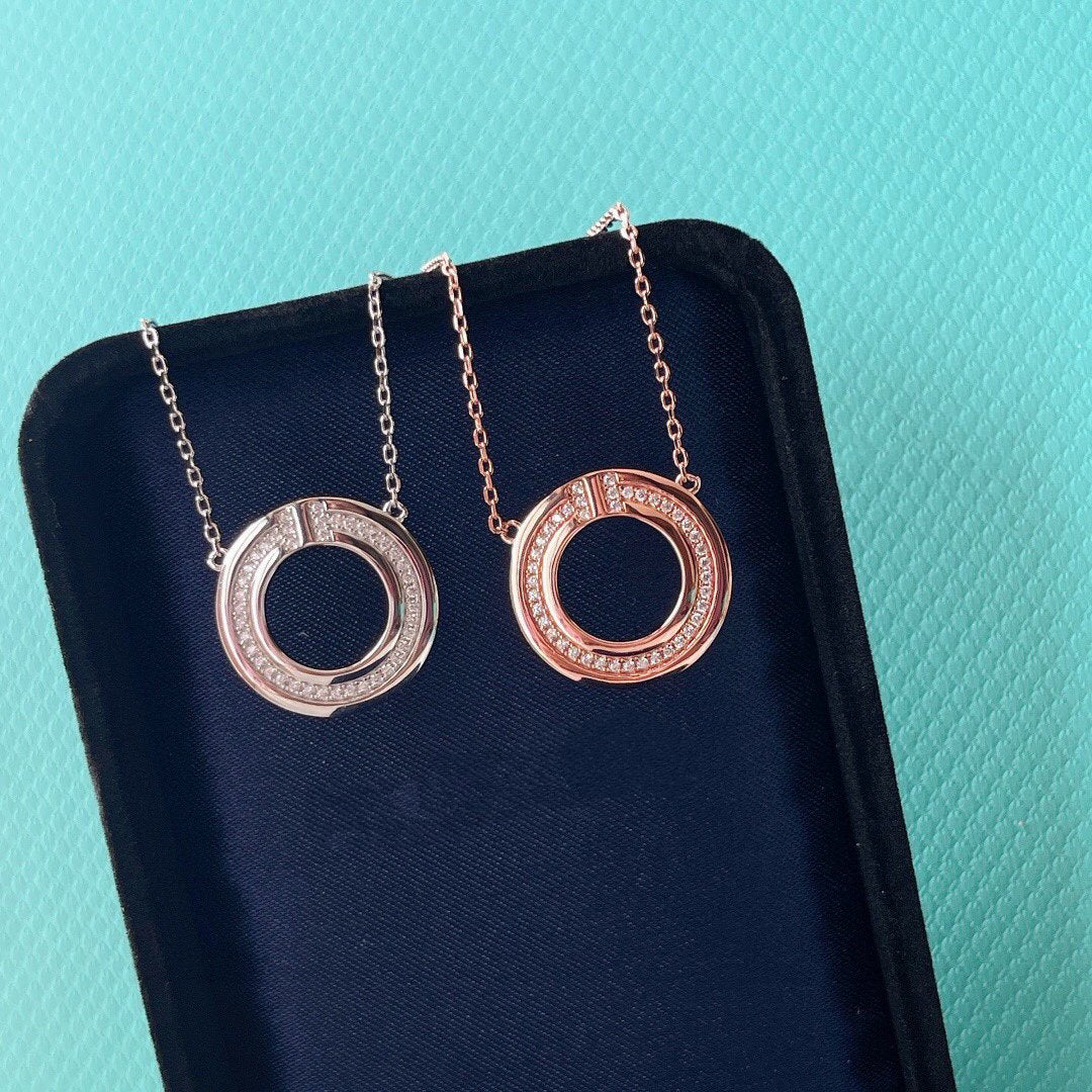 [Glow Muse ]DIAMOND AND MOTHER OF PEARL CIRCLE PENDANT