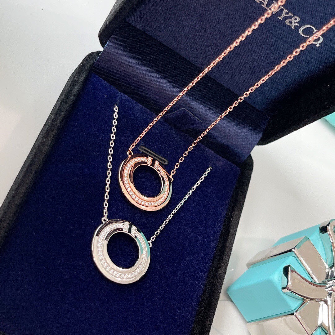 [Glow Muse ]DIAMOND AND MOTHER OF PEARL CIRCLE PENDANT