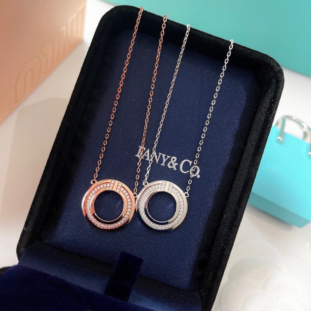 [Glow Muse ]DIAMOND AND MOTHER OF PEARL CIRCLE PENDANT