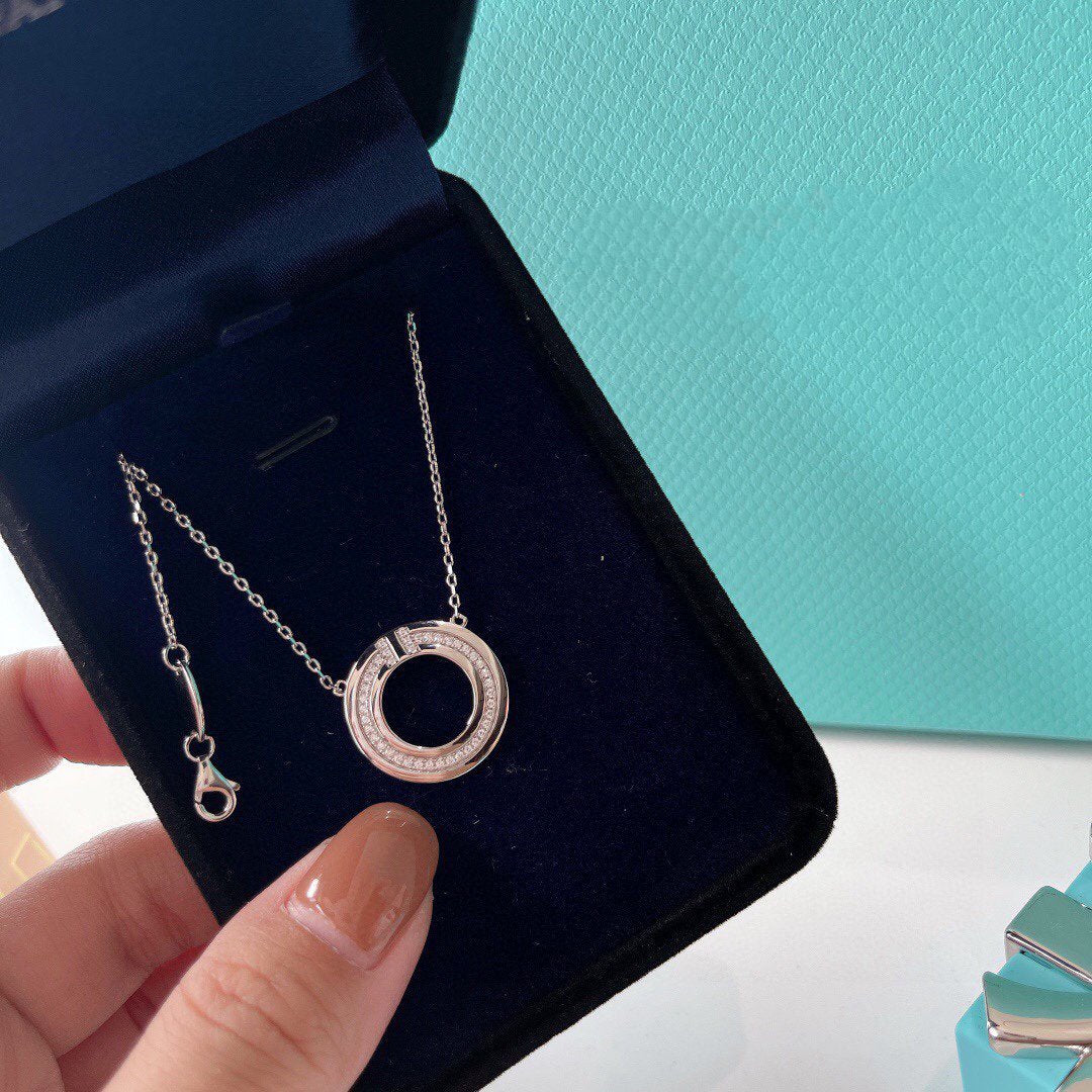 [Glow Muse ]DIAMOND AND MOTHER OF PEARL CIRCLE PENDANT