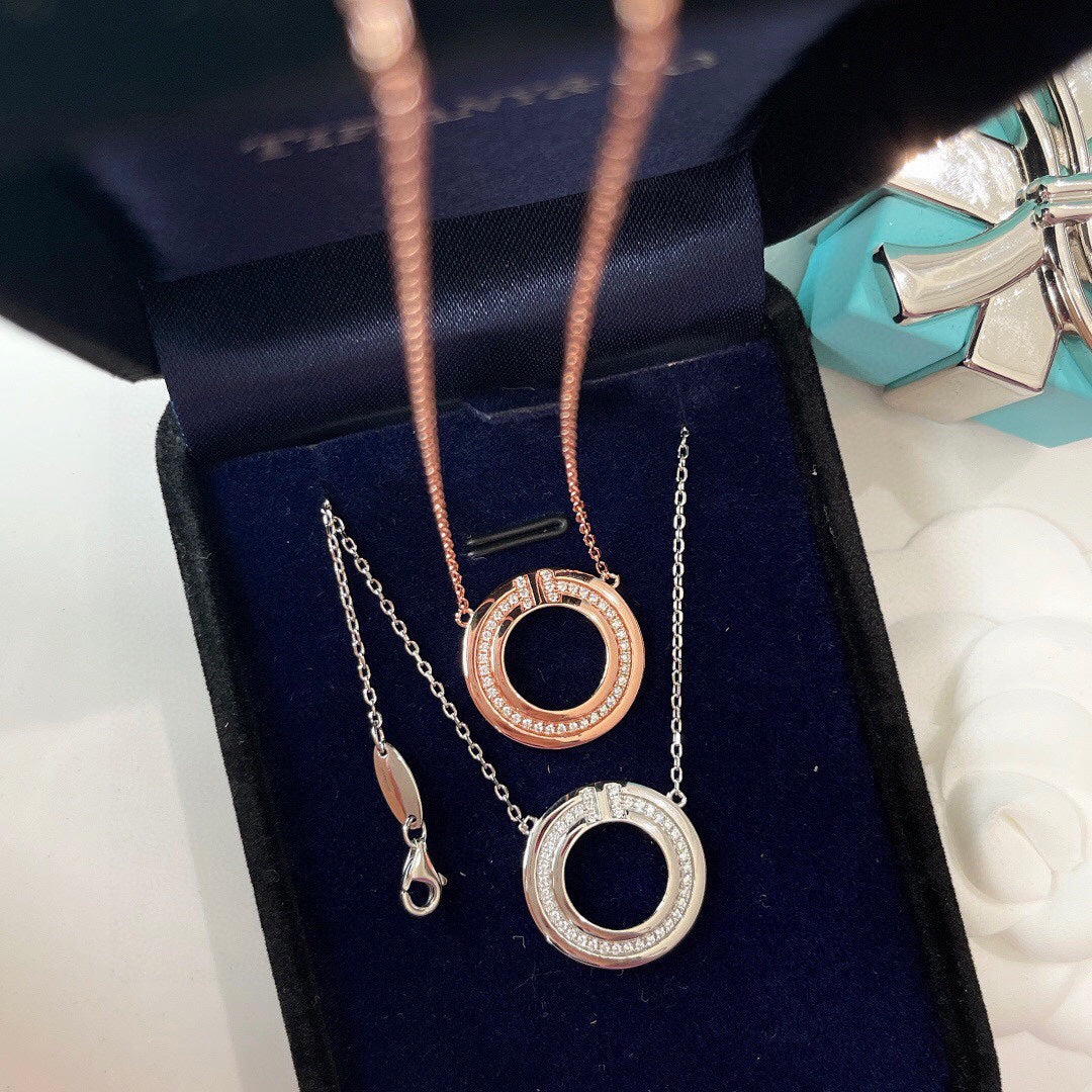 [Glow Muse ]DIAMOND AND MOTHER OF PEARL CIRCLE PENDANT