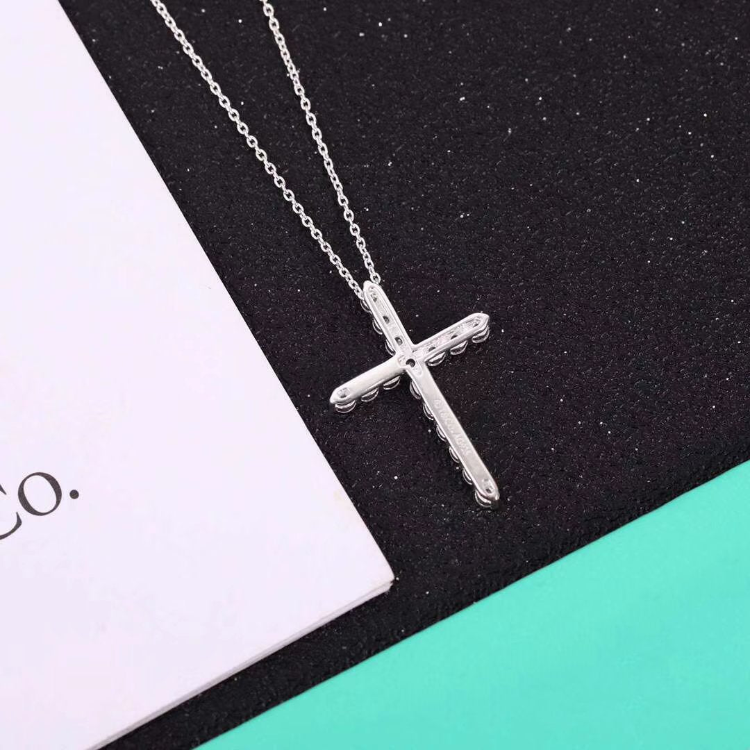 [Glow Muse ]MOISSANITE STONE CROSS PENDANT NECKLACE SIMULATED DIAMOND CROSS CHOKER