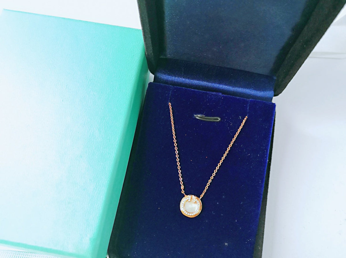 [Glow Muse ]DIAMOND AND MOTHER PEARL CIRCLE NECKLACE PENDANT