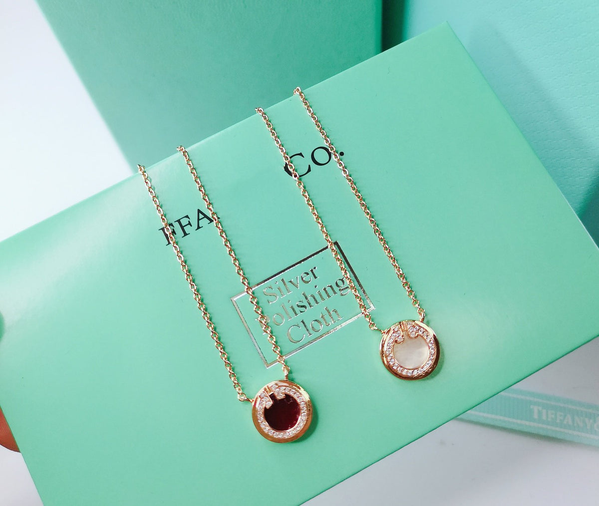 [Glow Muse ]DIAMOND AND MOTHER PEARL CIRCLE NECKLACE PENDANT