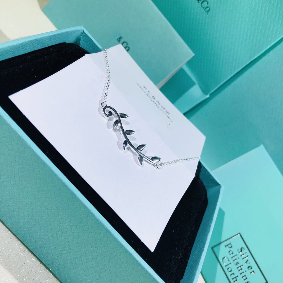 [Glow Muse ]PALOMA PICASSO STERLING SILVER OLIVE BRANCH NECKLACE