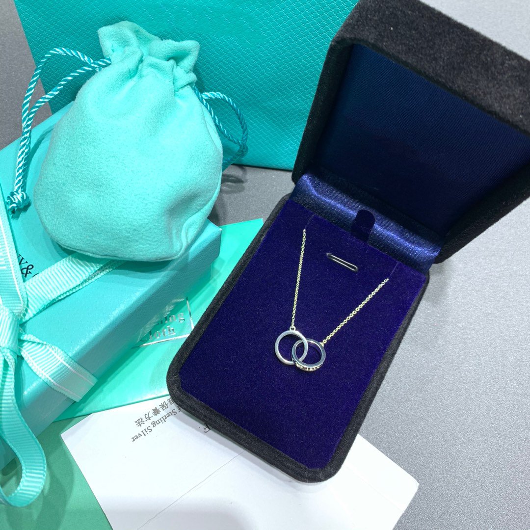 [Glow Muse ]INTERLOCKING CIRCLES PENDANT SILVER SMALL NECKLACE