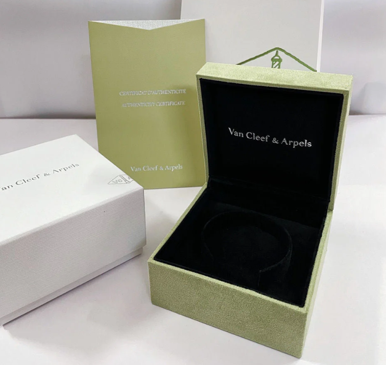 [Glow Muse]CLOVER 15MM LASER NECKLACE AND BOX