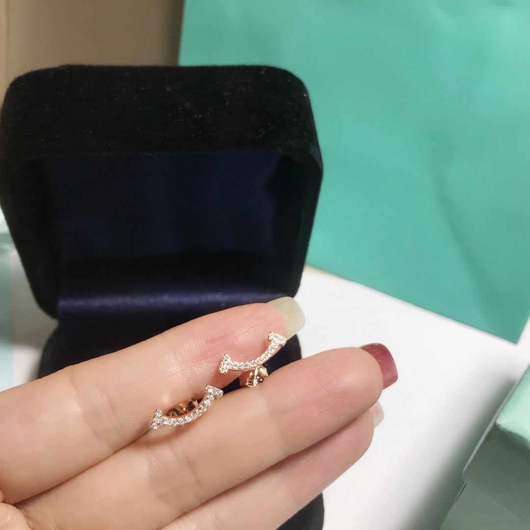 [Glow Muse ]SMILE DIAMOND EARRINGS