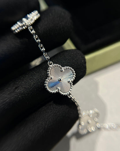 [⭐Glow Muse] CLOVER 5 MOTIF LASER BRACELET COLLECTION