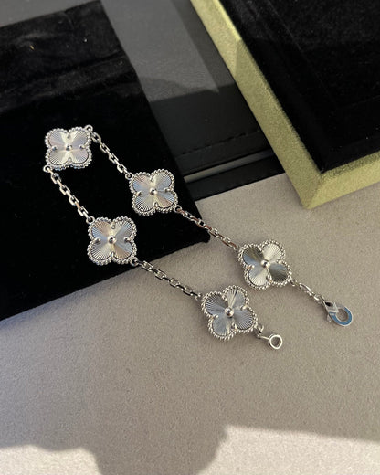 [⭐Glow Muse] CLOVER 5 MOTIF LASER BRACELET COLLECTION