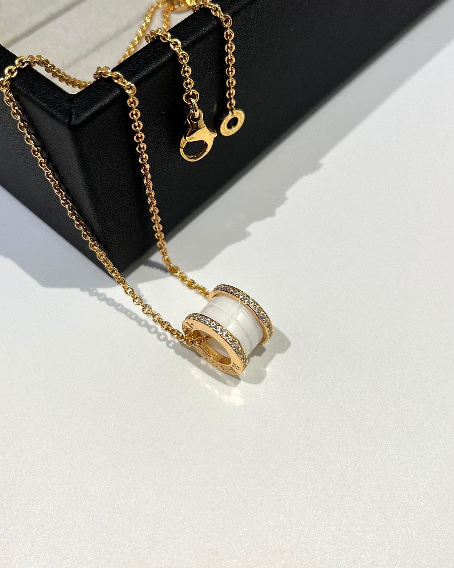 [Glow Muse]ZERO 1 WHITE CERAMIC DIAMOND PINK GOLD NECKLACE